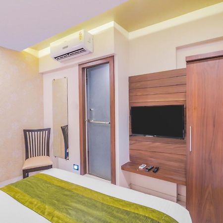 Oxford Hotel Powai Mumbai Bagian luar foto